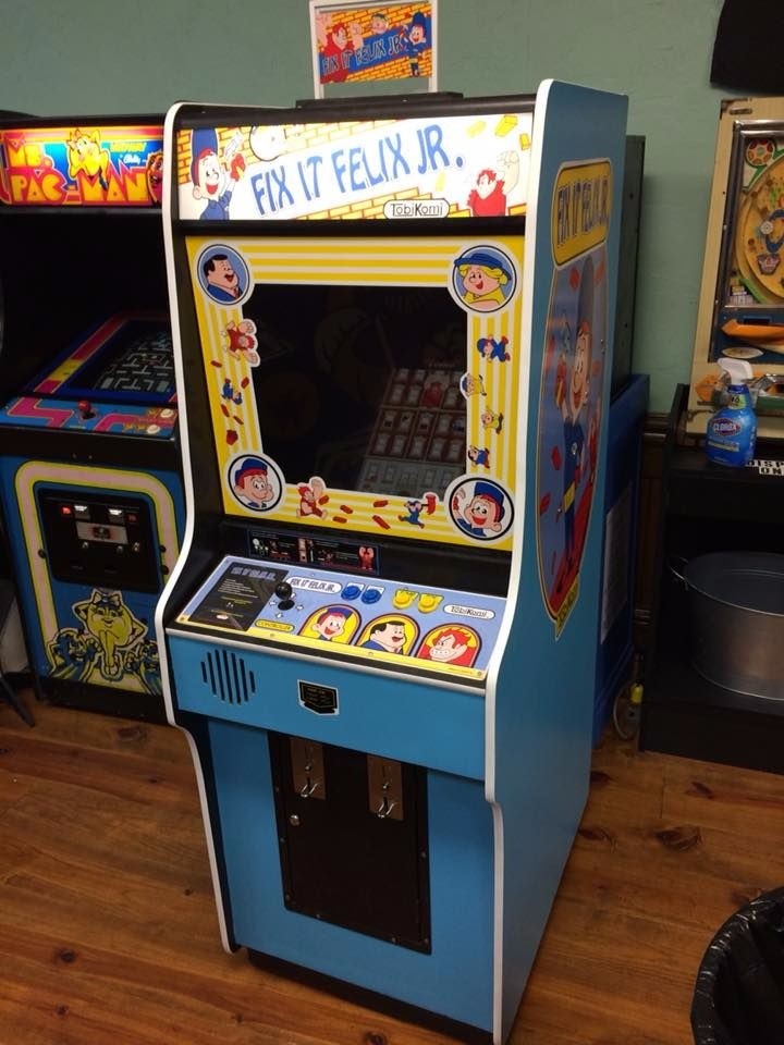 Play fix it felix jr arcade game online